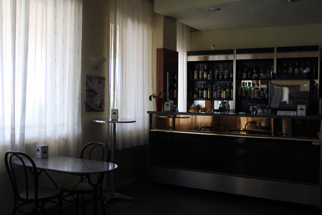 106号酒店 塞利亚马里纳 外观 照片