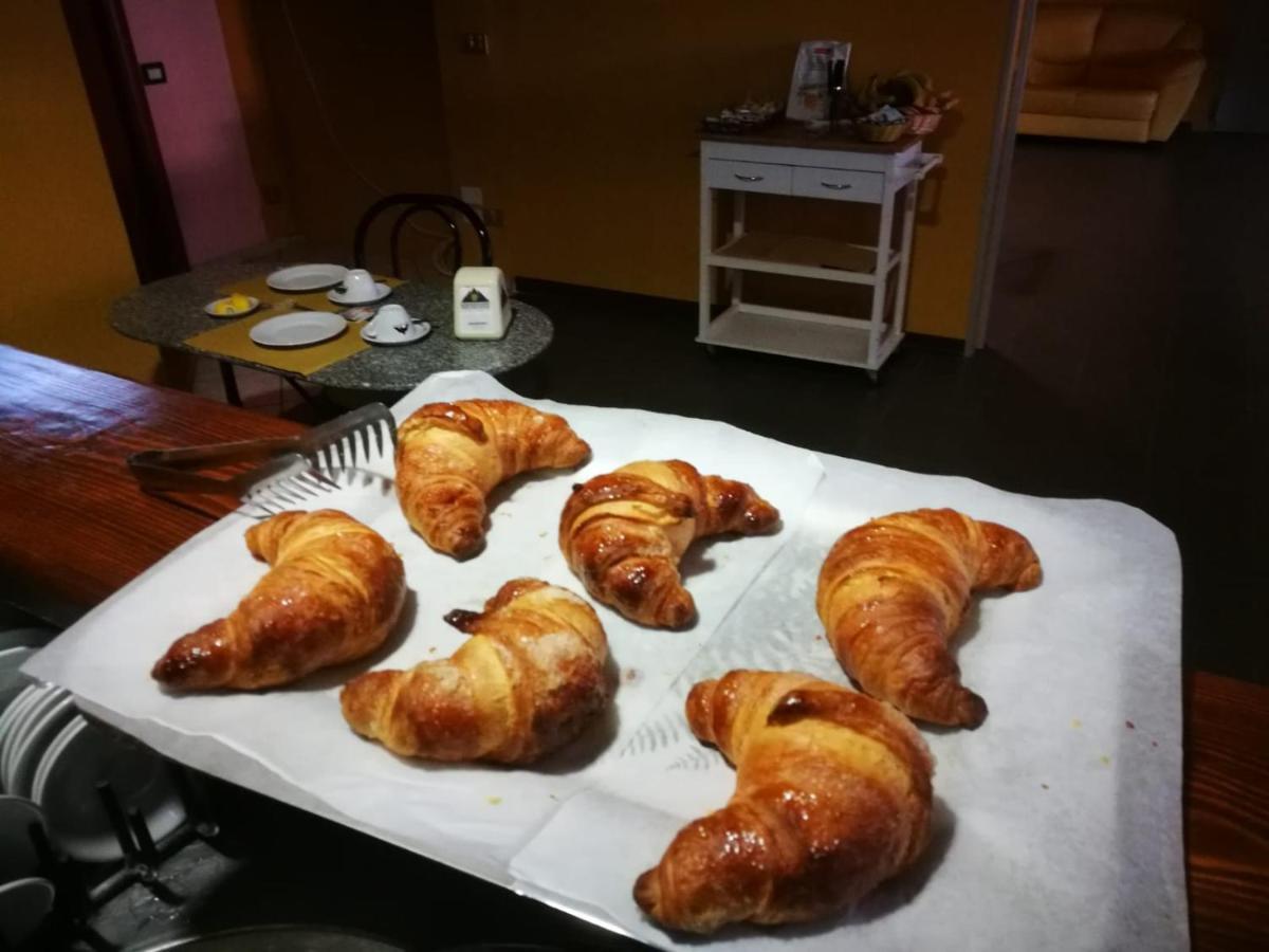 106号酒店 塞利亚马里纳 外观 照片